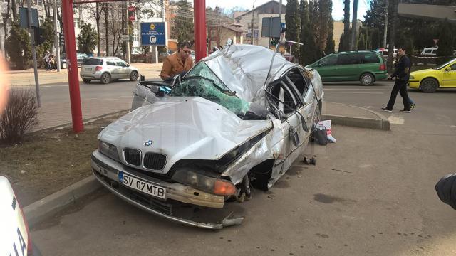 Autoturismul BMW, transformat  intr-un morman de fiare, după accidentul de pe 10 februarie  a.c.