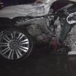 Un Mercedes s-a zdrobit de un stâlp, în cartierul Burdujeni