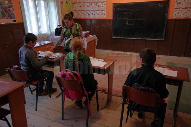 La şcoala din Lunca, miercuri au fost prezenţi trei elevi