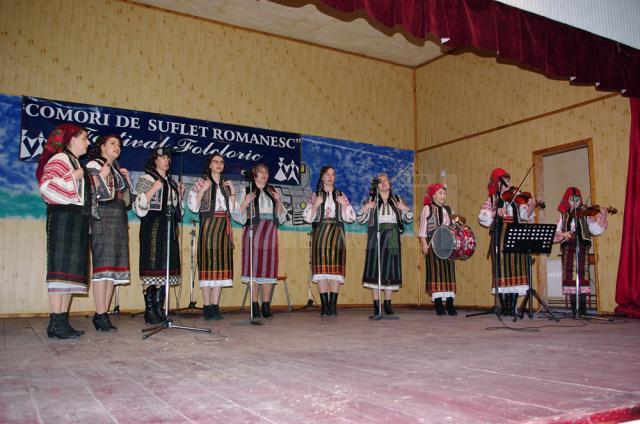 Formaţiile artistice clasate pe primul loc la fazele zonale Câmpulung şi Dorna ale Festivalului „Comori de suflet românesc”