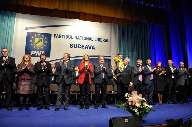 "Armata" de candidaţi ai PNL Suceava la alegerile locale a fost lansată în luptă în prezenţa liderilor Blaga şi Gorghiu