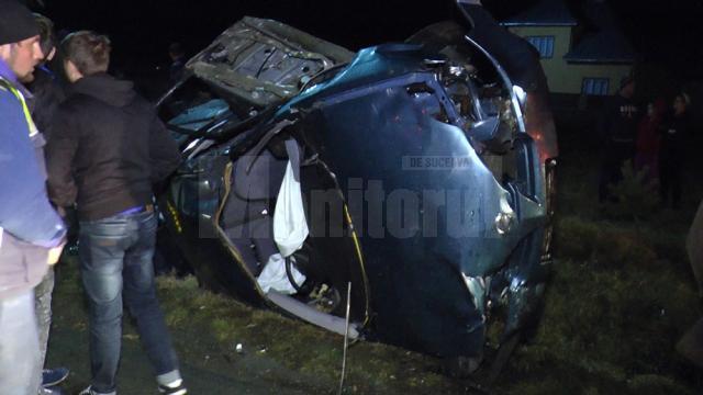 Un tânăr de 17 ani care gonea la volanul unei maşini a murit în urma unui groaznic accident