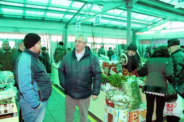 Primarul Ion Lungu a inspectat sectorul A al Pieţei Centrale, dat în folosinţă după lucrările de modernizare