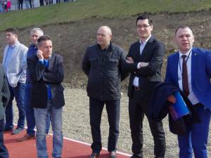 Preşedintele FRF Răzvan Burleanu a fost prezent ieri pe terenul sintetic al Liceului cu Program Sportiv Suceava, dar şi în căminul acestui liceu