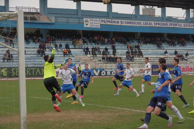 Partida dintre Rapid şi Farul Constanţa, disputată miercuri după-amiază, pe stadionul Areni, s-a încheiat nedecis, 2-2