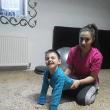 Doi copii diagnosticaţi cu tetrapareză spastică au nevoie urgent de intervenţii chirurgicale la o clinică din Chişinău
