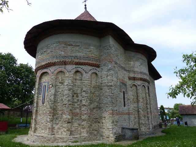 Ansamblul Bisericii „Sfânta Treime” este o ctitorie a domnitorului Ștefan Petriceicu