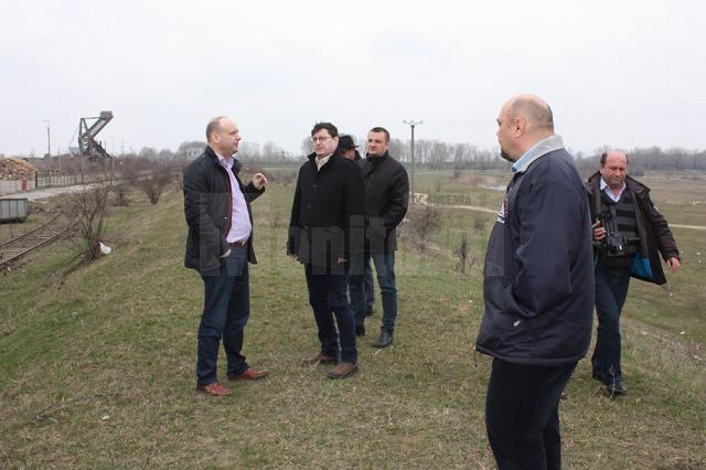 Tiberius Brădăţan împreună cu echipa sa a identificat terenul pentru viitorul parc industrial al Sucevei