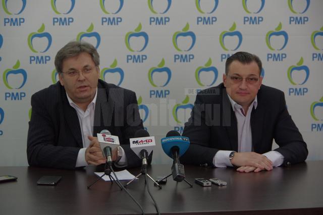 Preşedintele Partidului Mişcarea Populară Suceava, Corneliu Popovici, şi primarul de Pojorâta, Bogdan Codreanu