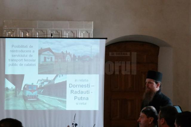Şefii de la CFR, primarii şi stareţul Mănăstirii Putna s-au pus de acord pentru ca trenurile să ajungă din nou la Putna