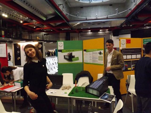 Doi elevi din judeţ au prezentat casa ecologică la Expoziţia Internaţională de Ştiinţă de la Luxemburg