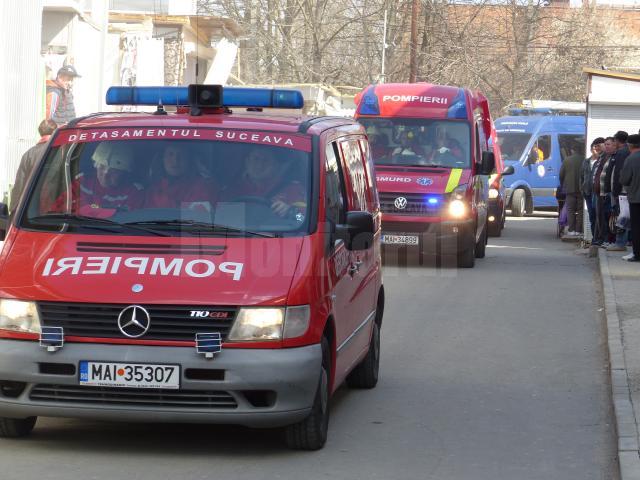 Incendiu urmat de explozii pirotehnice, în cadrul unui exerciţiu tactic al pompierilor, în bazarul din Suceava