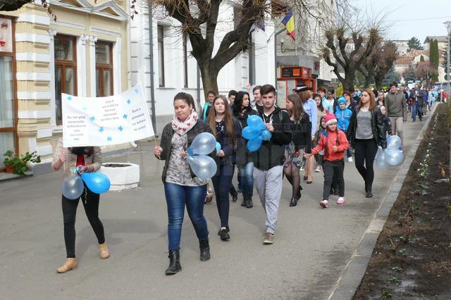 Ziua Internaţională de Conştientizare a Autismului, marcată la Fălticeni printr-un marş