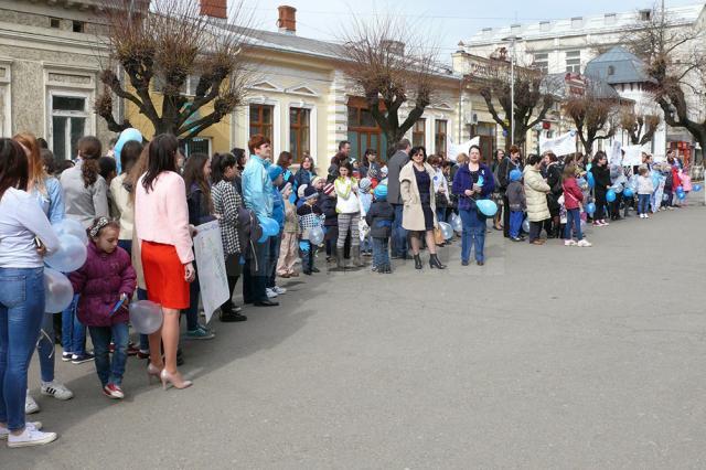 Ziua Internaţională de Conştientizare a Autismului, marcată la Fălticeni printr-un marş