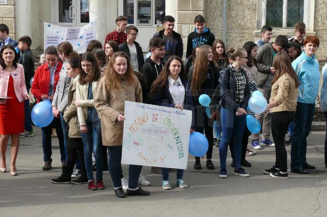 Ziua Internaţională de Conştientizare a Autismului, marcată la Fălticeni printr-un marş