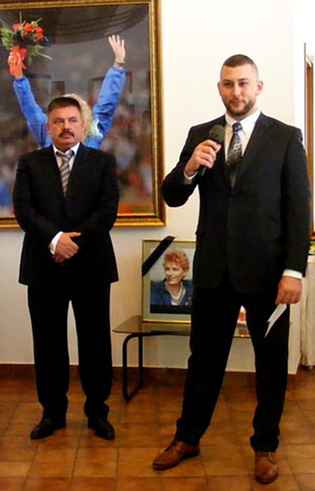 Andrei Gag luând cuvântul la festivitatea de premiere, alături de preşedintele FRA, Sandu Ion. foto prosport.ro