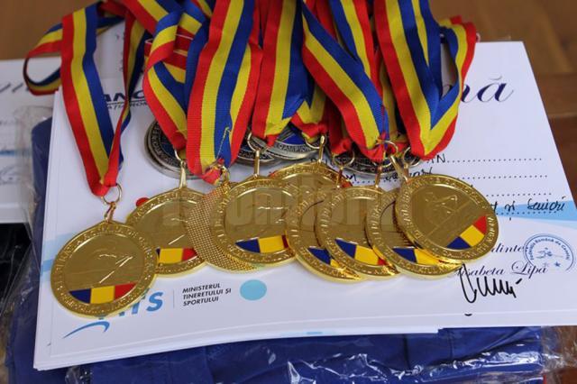 Canotorii suceveni au urcat de 15 ori pe podium la Campionatul Naţional de Fond la Canotaj pentru seniori şi tineret