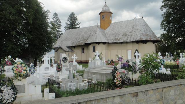Biserica „Sf. Dumitru” la resfintirea din Duminica Rusaliilor, 2015