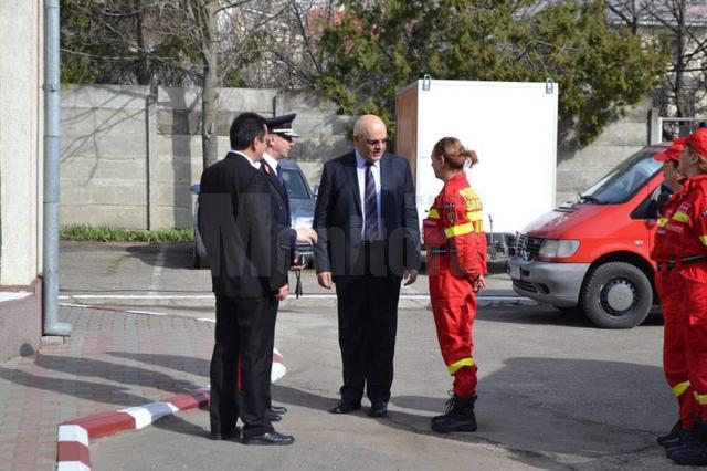 Dr. Raed Arafat, în discuţii cu pompierii SMURD Suceava