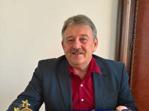 Primarul din Gura Humorului, Marius Ursaciuc, a primit diploma şi trofeul pentru „Cel mai activ primar de oraş” în mandatul 2012 – 2016