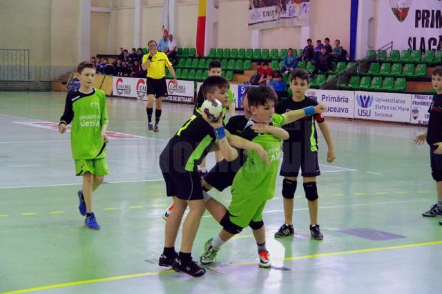 CSU Suceava a câștigat ambele meciuri disputate în prima zi a turneului de minihandbal de la sala LPS