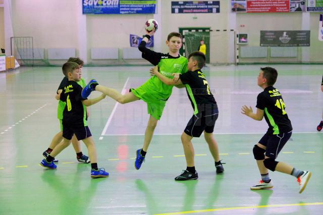 CSU Suceava a câștigat ambele meciuri disputate în prima zi a turneului de minihandbal de la sala LPS