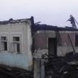 Întregul acoperiş al casei a fost distrus în urma incendiului