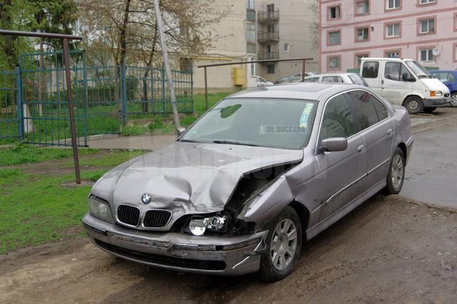 Relatările martorilor arată că şoferul BMW-ului nu a acordat prioritate când a virat la stânga