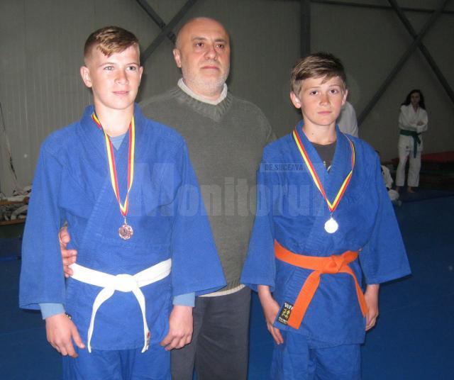 Fraţii David şi Gabriel Niculeasa s-au calificat în finala Campionatului Naţional de Judo