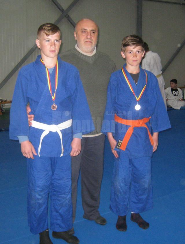 Fraţii David şi Gabriel Niculeasa s-au calificat în finala Campionatului Naţional de Judo