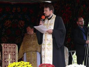 Noul candidat al PNL pentru Primăria Dorna Candrenilor, Sorin Doroftiese, este preot paroh la biserica din satul Dealul Floreni