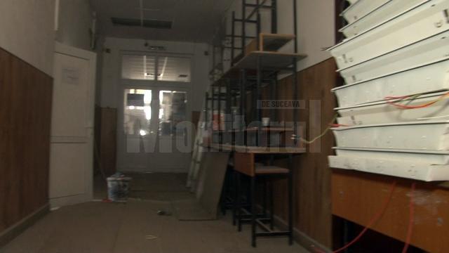 Şcoală pe şantier, printre moloz şi muncitori, la liceul din Dumbrăveni
