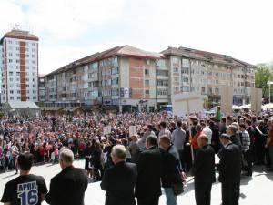 Aproximativ 5.000 de oameni au participat la mitingul de susţinere pentru familia Bodnariu