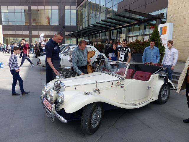 Una dintre atracţiile expoziţiei a fost şi un model Triumph MG Gentry