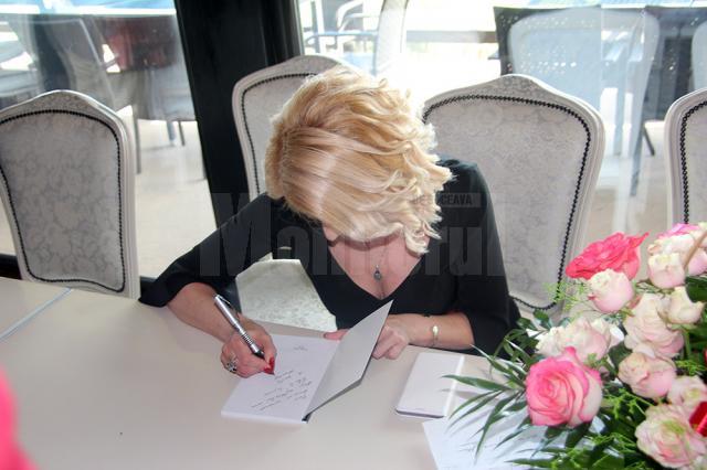 Lansarea volumului de poezii „Iubeşte!", tipărit la Editura Teba, semnat de Brînduşa Sorina Bialy