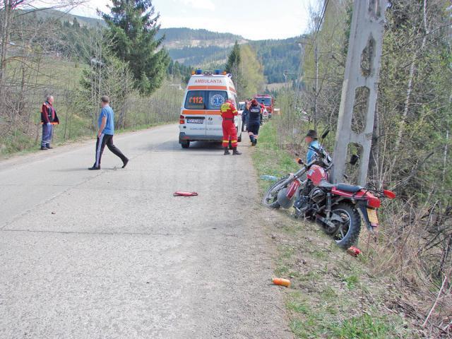 Bărbat mort, după ce a intrat cu motocicleta într-un stâlp