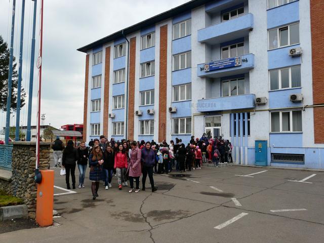 Peste o mie de elevi i-au vizitat pe jandarmi de Ziua Porţilor Deschise