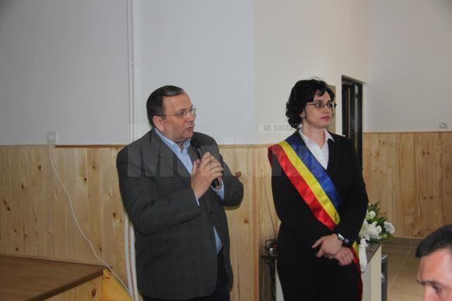 Angelica Fădor şi Gheorghe Flutur la inaugurarea căminului cultural din Iacobeni