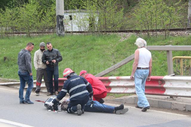 Tatăl omorât, fiul său rănit grav, după ce o maşină a intrat în ei în timp ce mergeau pe marginea drumului