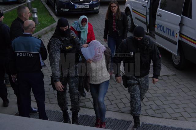 16 persoane acuzate de contrabandă în zona Pieţei Mari din Suceava, ridicate pentru audieri