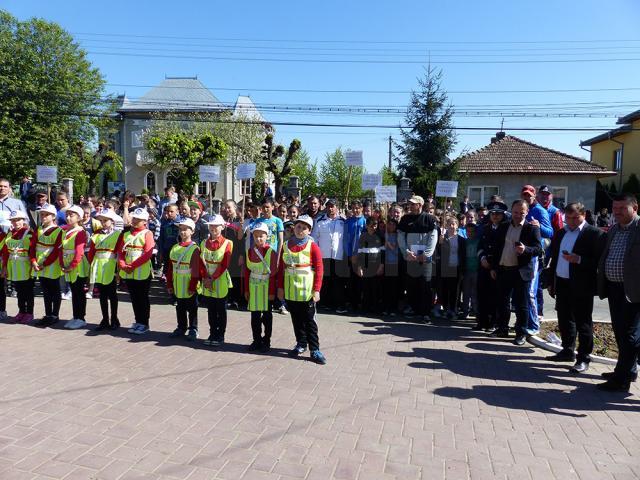 Peste 200 de copii au participat la prima ediţie a concursului de atletism „Viitorii campioni”, din Liteni