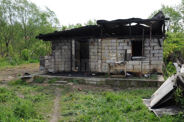 Doi soţi au ars de vii în casa lor, într-un incendiu izbucnit în toiul nopţii
