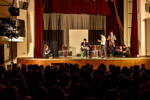 Două premii pentru Trupa de teatru studenţesc Fabulinus, la Festivalul „Serile teatrului studenţesc”