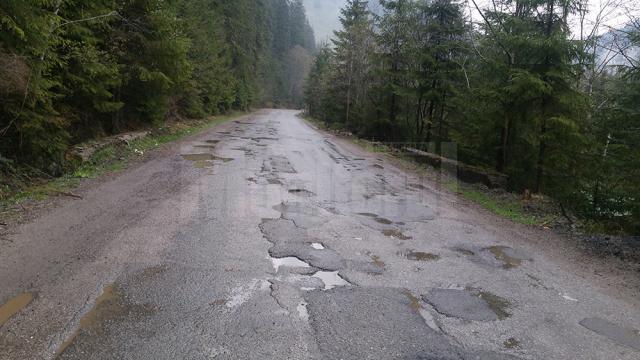 Aşa se circulă pe DN18, pe porţiunea Botoş-Valea Stânii- Cârlibaba