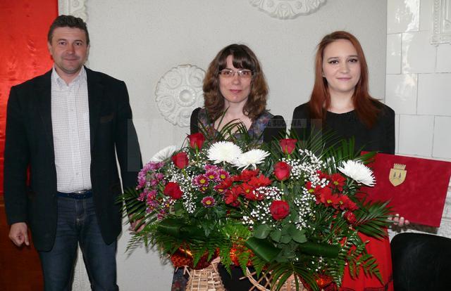 Primarul Cătălin Coman  împreunăcu profesoara Daniela - Ramona Pavel şi Larisa Pălie