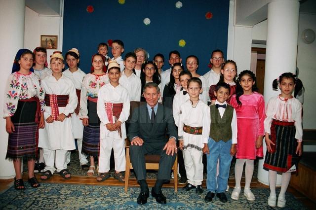 Printul Charles al Marii Britanii a vizitat Fundația FARA și copiii de la Casa „Sf. Nicolae”, în mai 2003