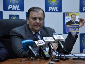 ”Repornim dezvoltarea judeţului Suceava” este sloganul cu care Gheorghe Flutur, candidatul PNL la preşedinţia Consiliului Judeţean, va "defila” în campania electorală