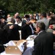 Slujba de sfinţire a apei la Izvorul Tămăduirii din oraşul Liteni a adunat ieri zeci de oameni
