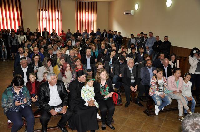 Locuitorii din Sadova au venit în număr mare la întâlnirea cu Gheorghe Flutur şi Mihai Constantinescu