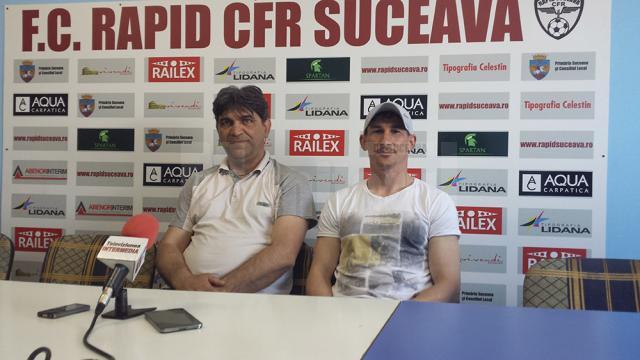 Bogdan Tudoreanu, preşedintele Consiliului de Administraţie al ACS Rapid CFR Suceava, şi antrenorul-jucător Daniel Bălan